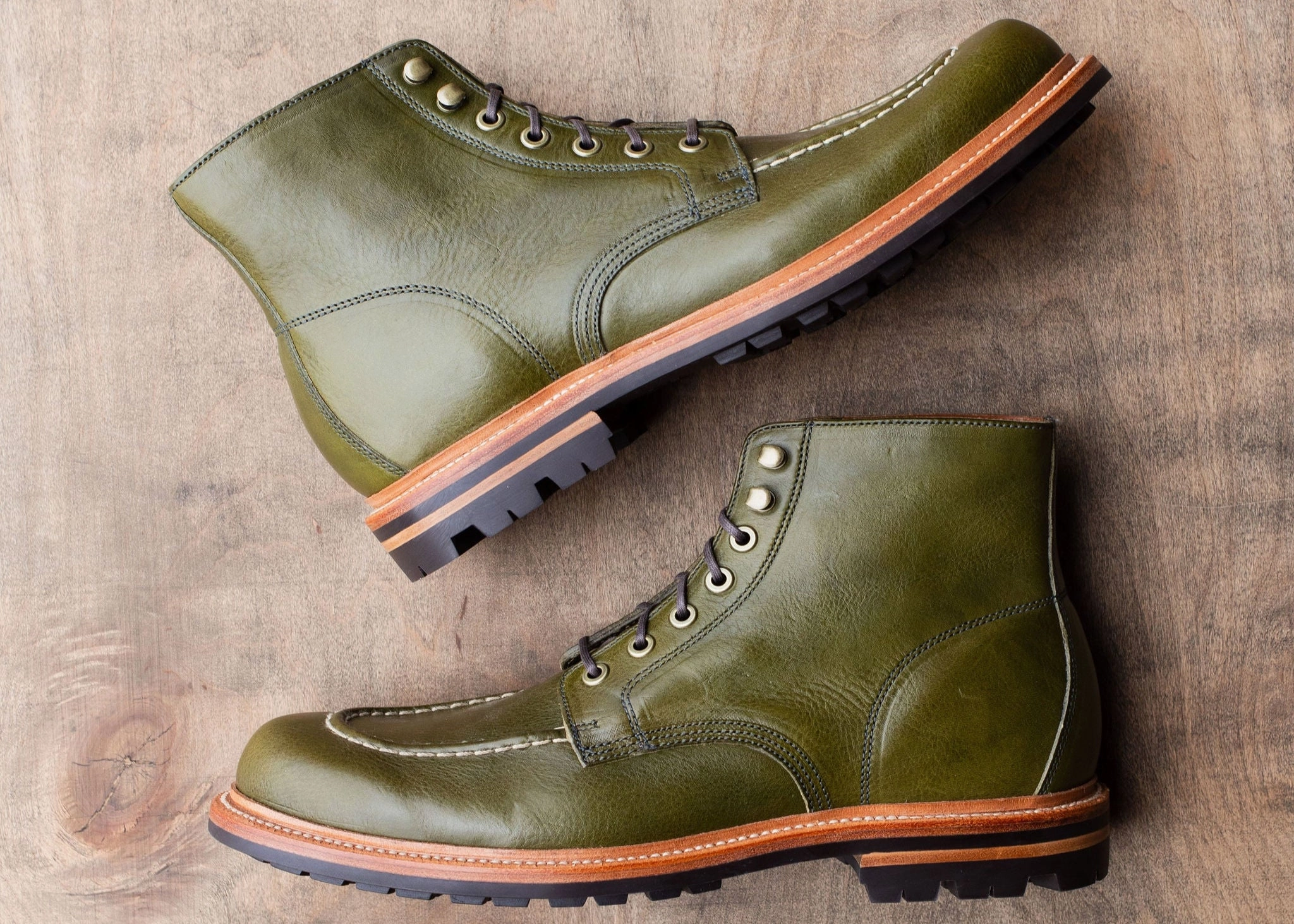 Brass Boot Olive Minerva Box