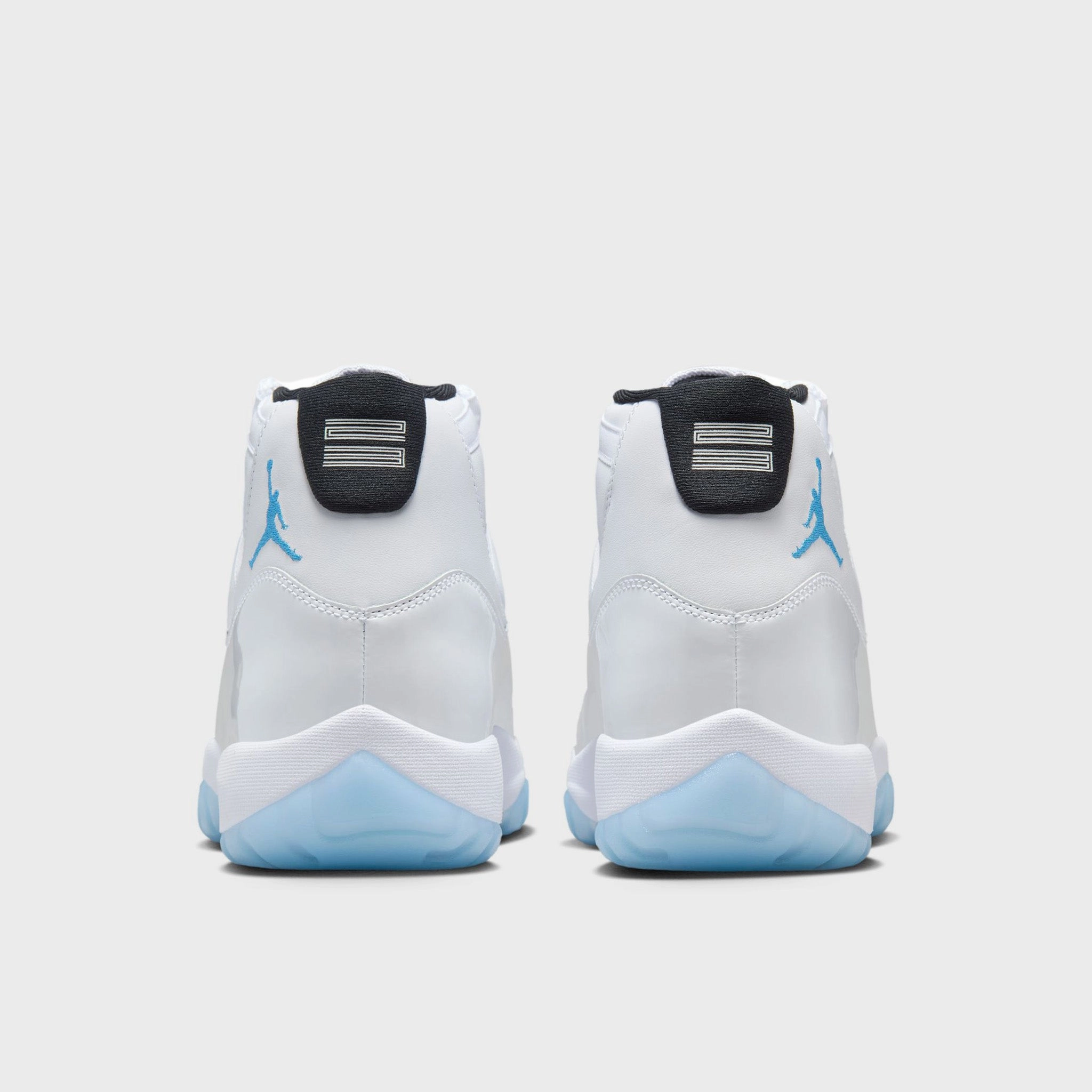 Jordan 11 Retro White / Legend Blue - Black