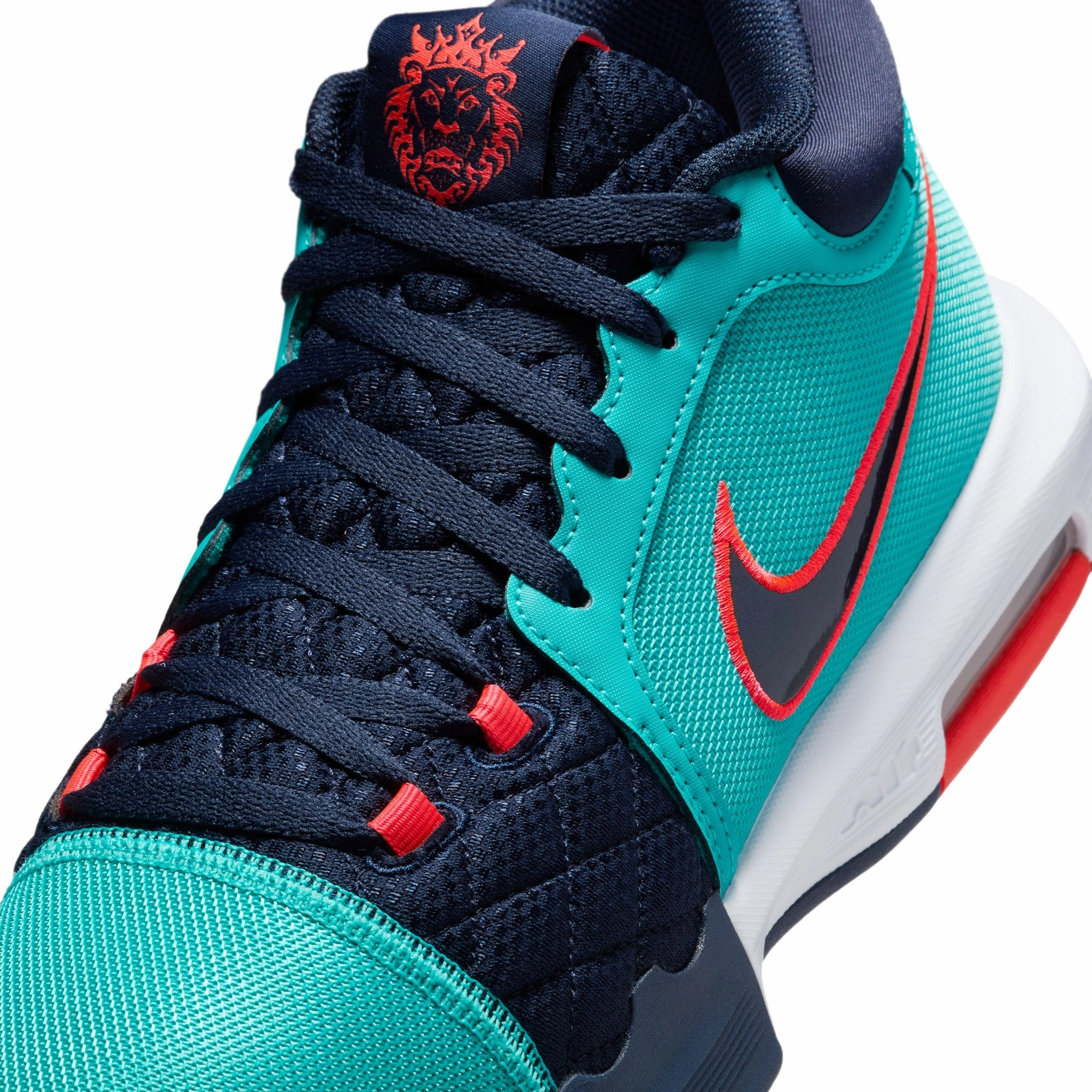 Lebron Witness VIII Basketball Shoes