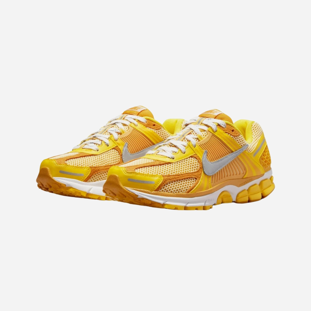 mens nike zoom vomero 5 (yellow strike/metallic silver)