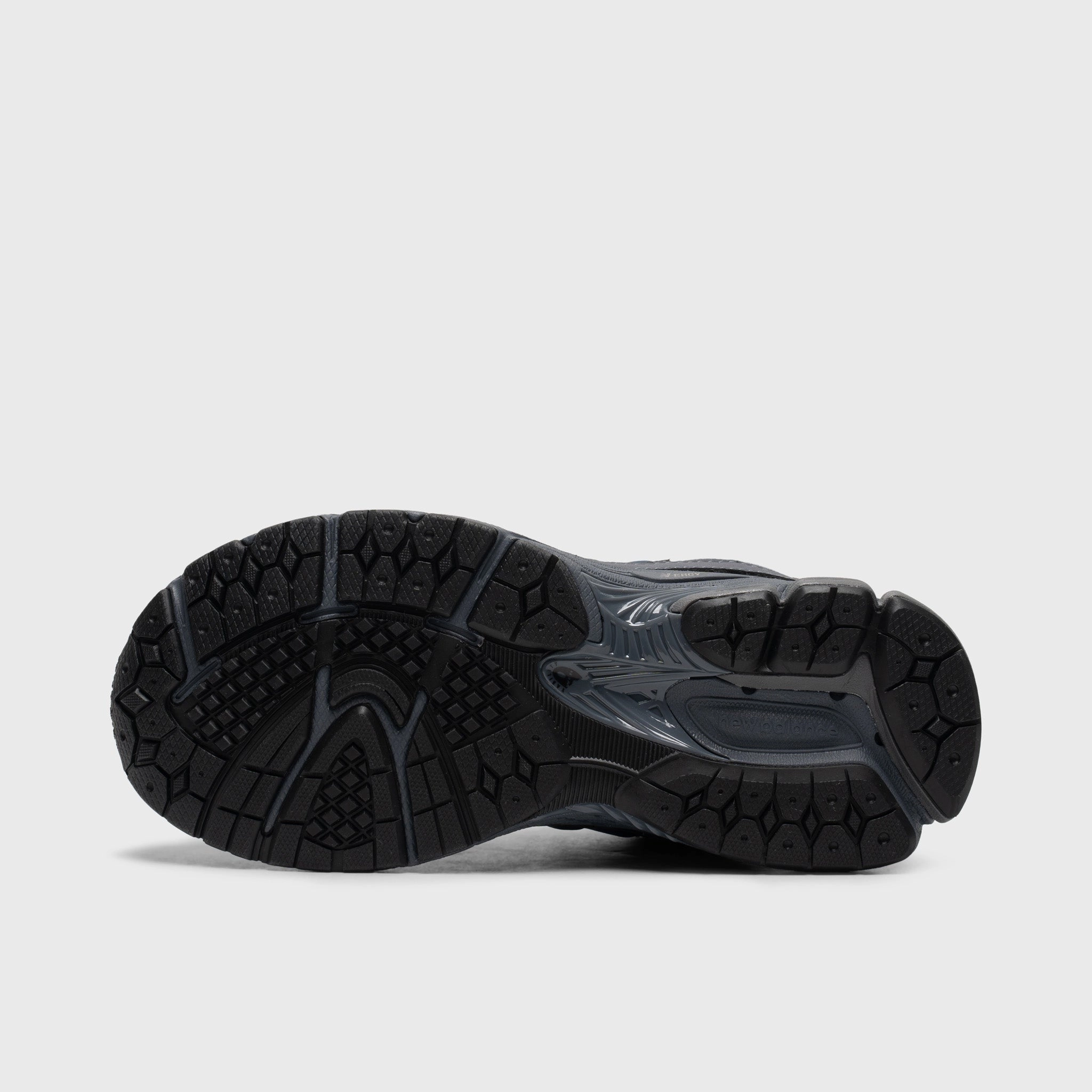 New Balance Juniors' 2002R / Dark Grey