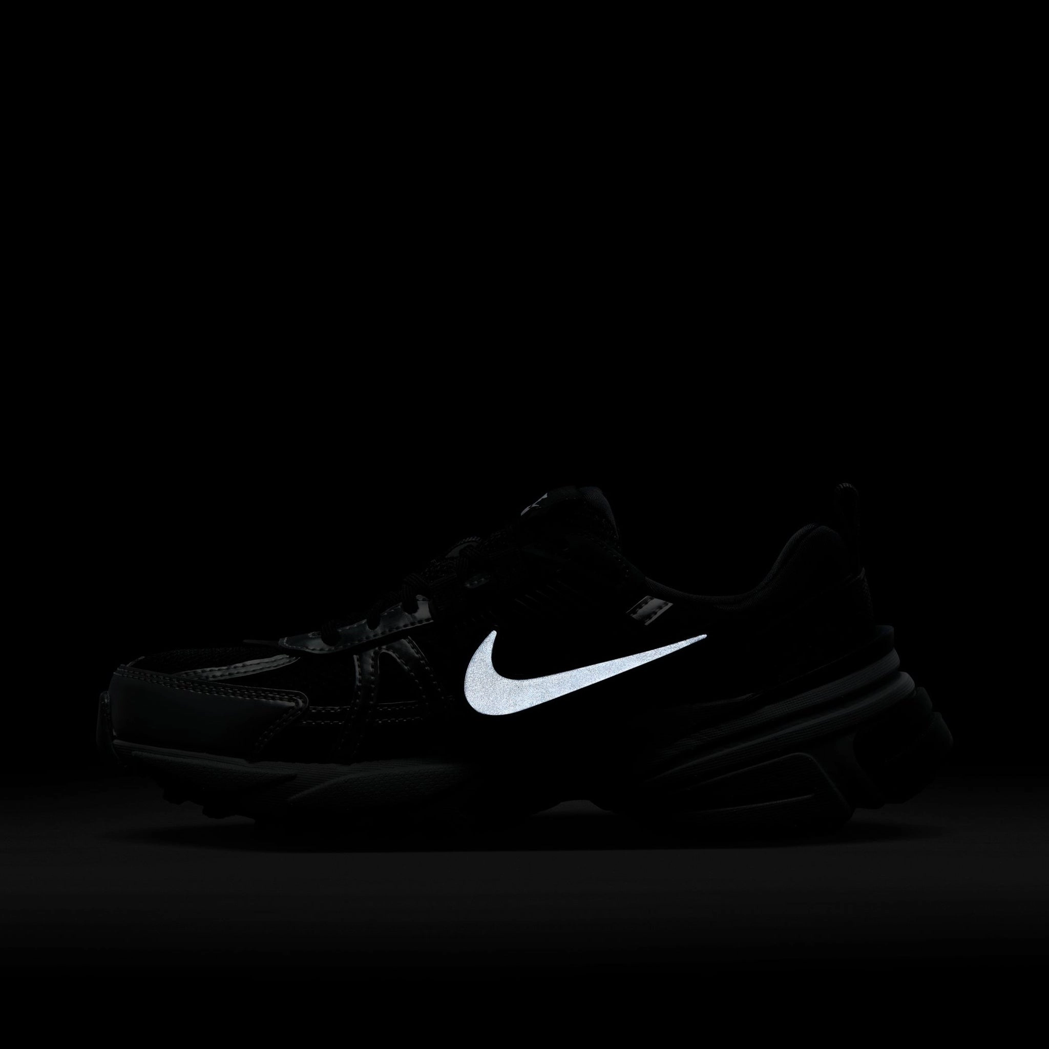 Nike Women's V2K Run Black / Metallic Silver - Anthracite