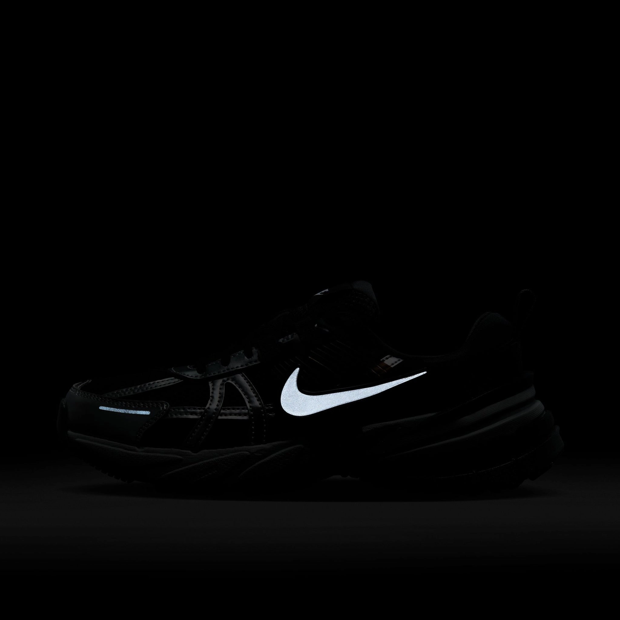 Nike Women's V2K Run Black / Metallic Silver - Anthracite