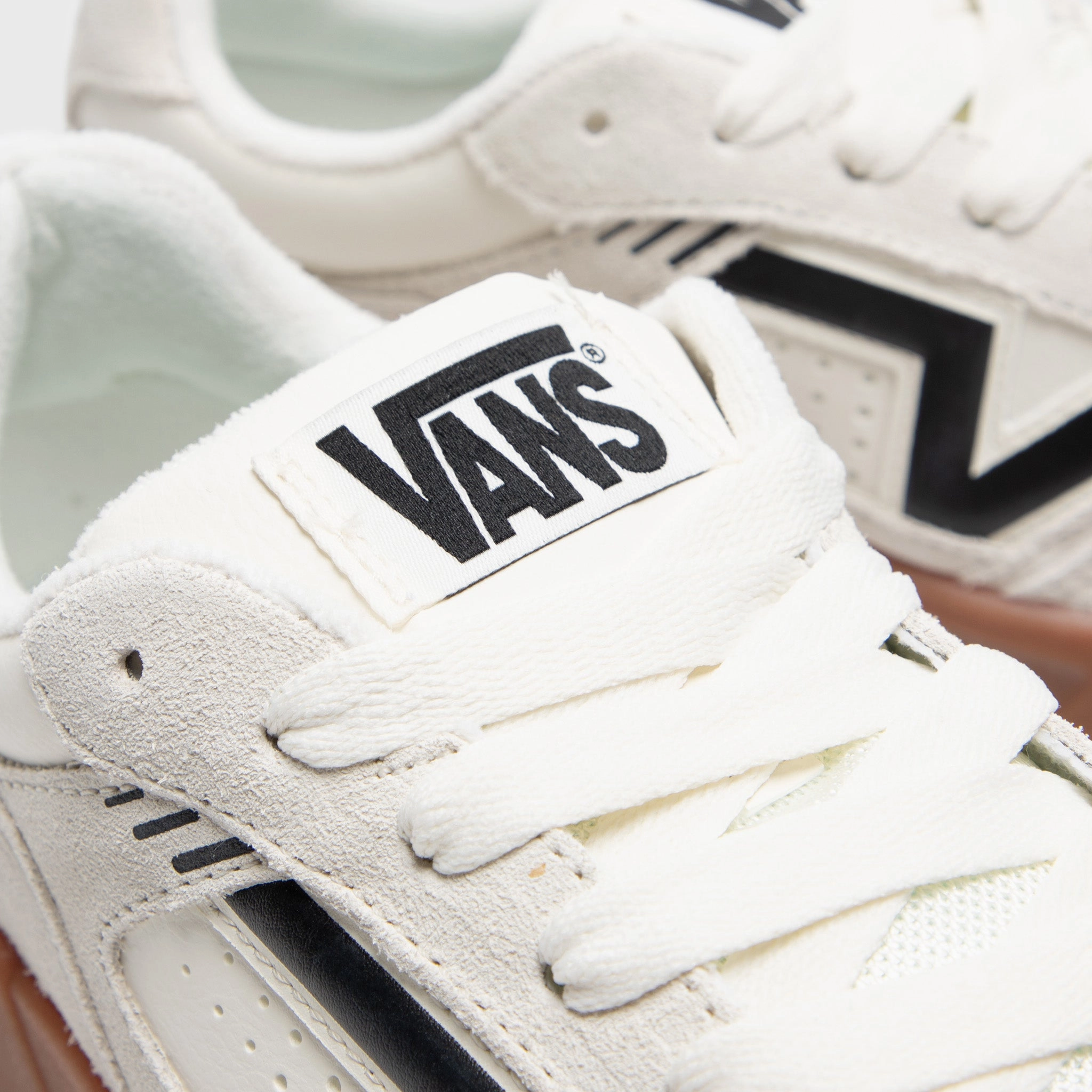 Vans Upland Suede / White